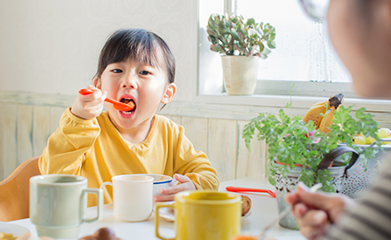 子どもの食事イメージ